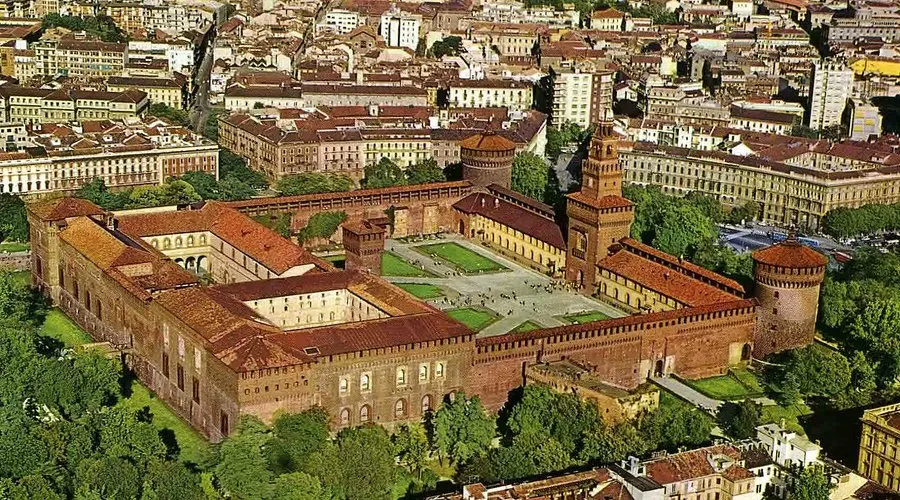 Sforzesco Şatosu