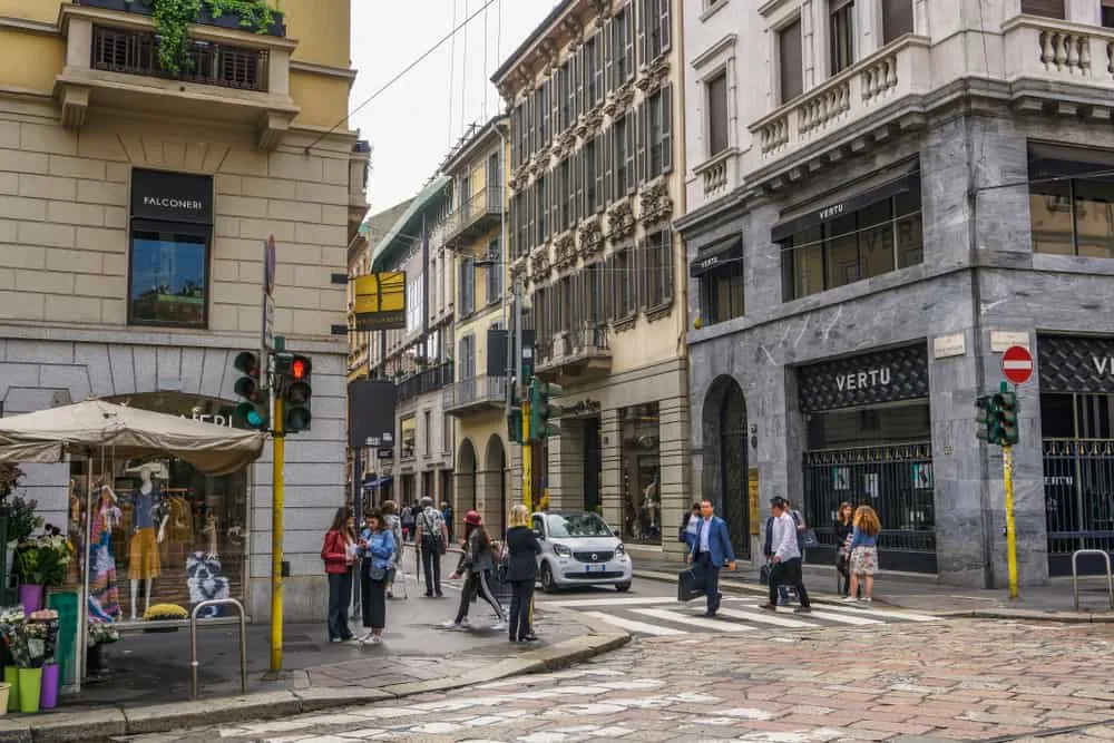 Via Monte Napoleone & Altın Dörtgen