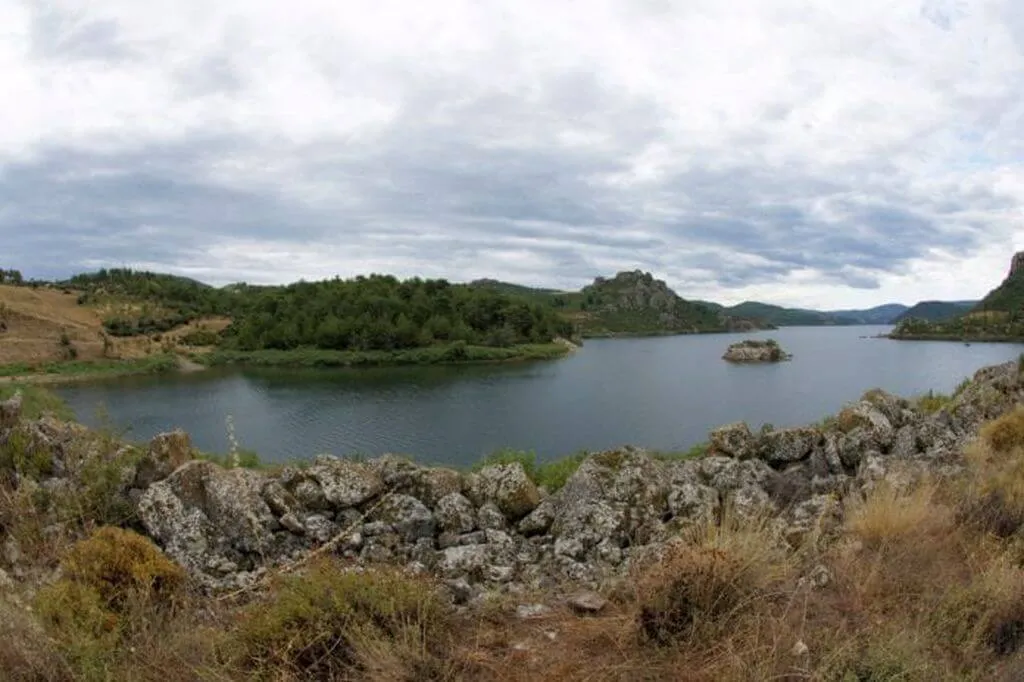 Bakacak Baraji Kamp Alani