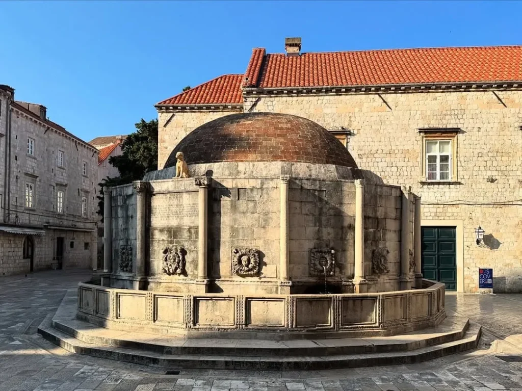 Büyük Onofrio Çeşmesi (Large Onofrio’s Fountain)