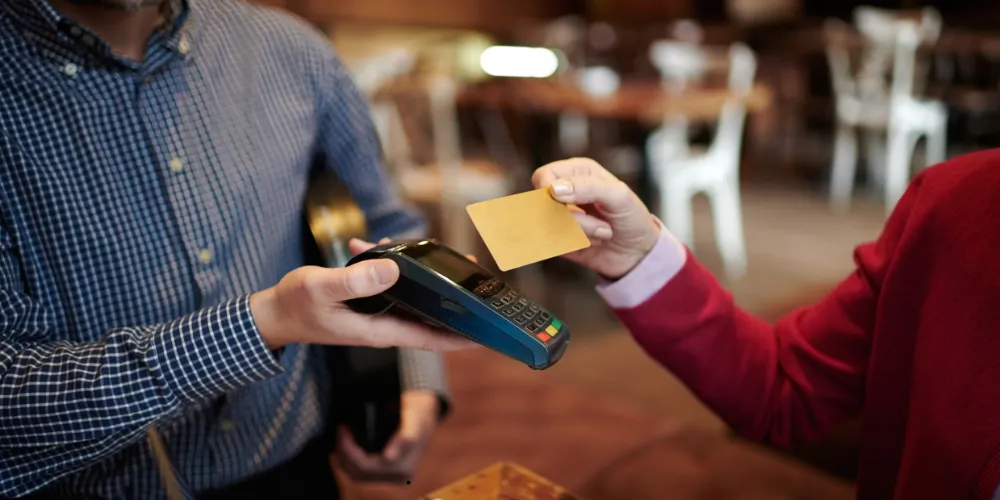 Los Angelesta Nakit Mi Kredi Karti Mi Kullanilir