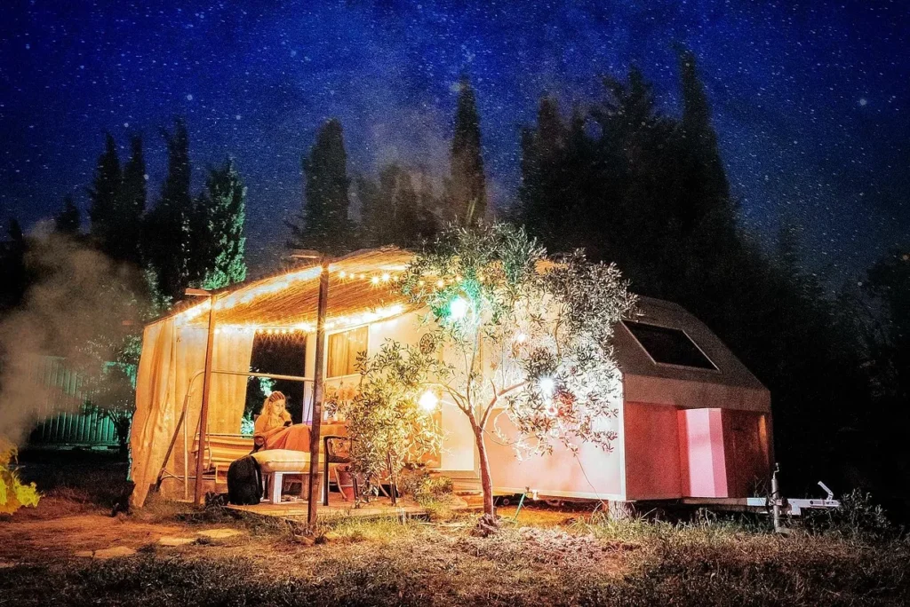 Mona Glamping Caravan Suites