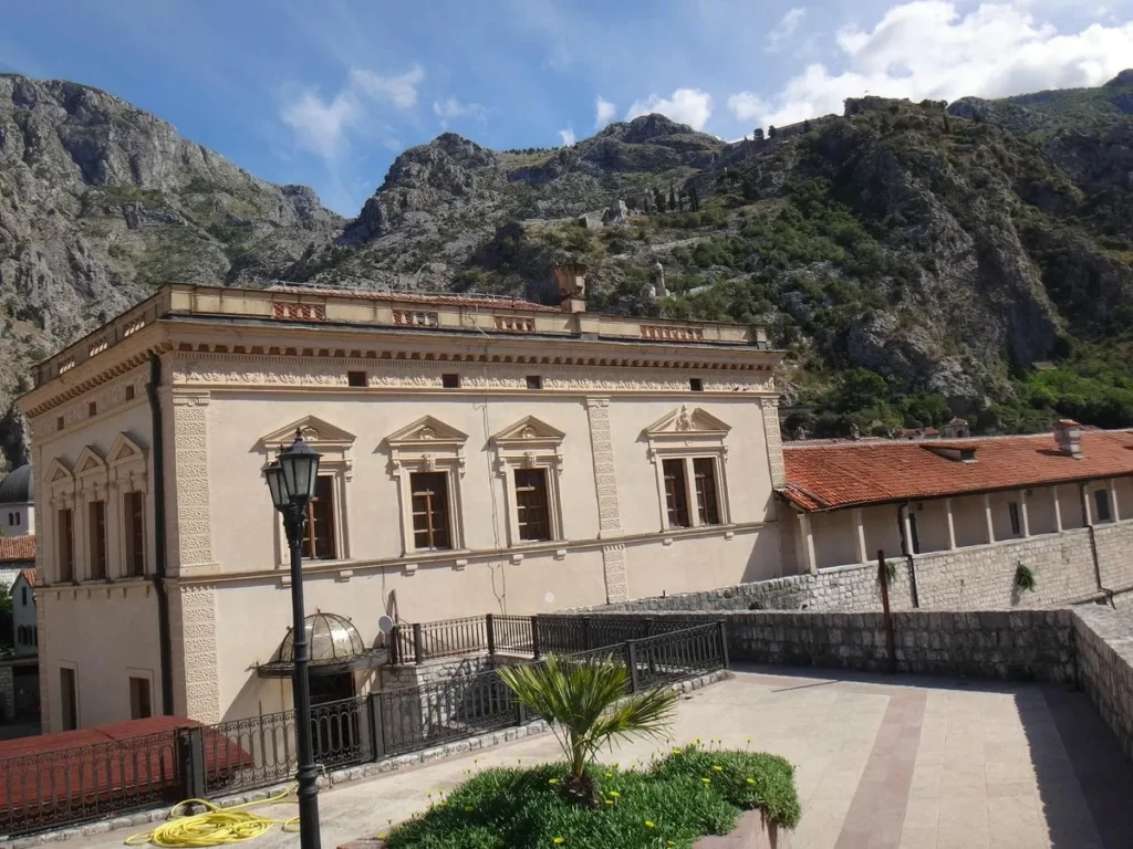 Napolyon Tiyatrosu (Napoleon Theatre)