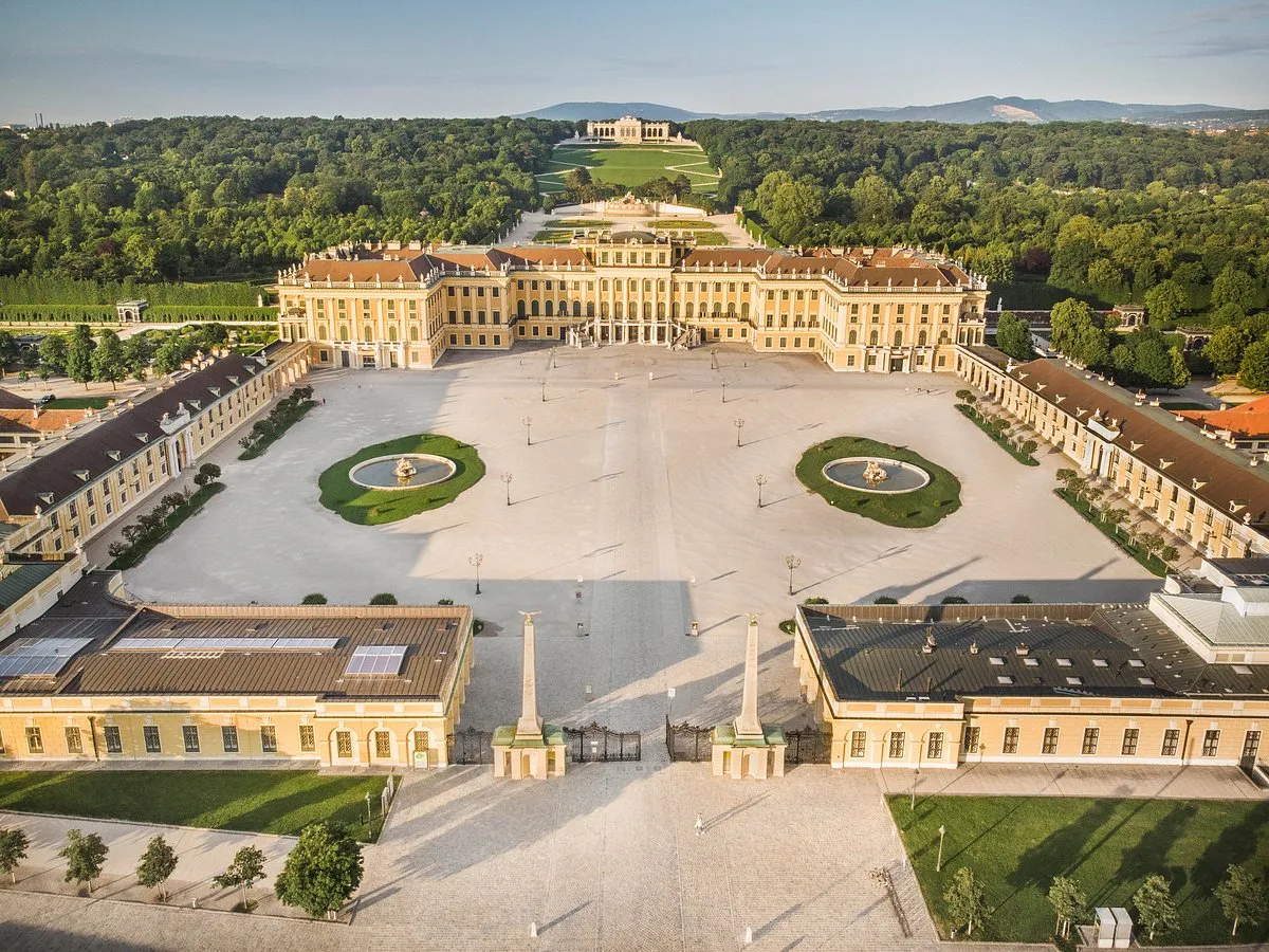 Schonbrunn Sarayi Ve Bahceleri