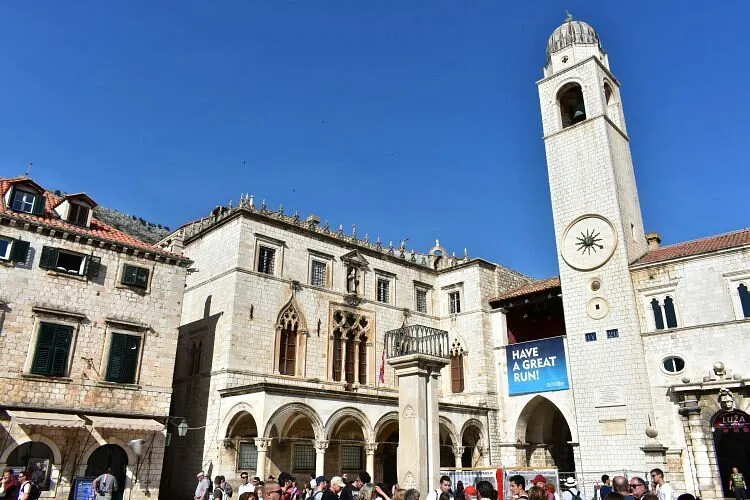Sponza Sarayı (Divona)