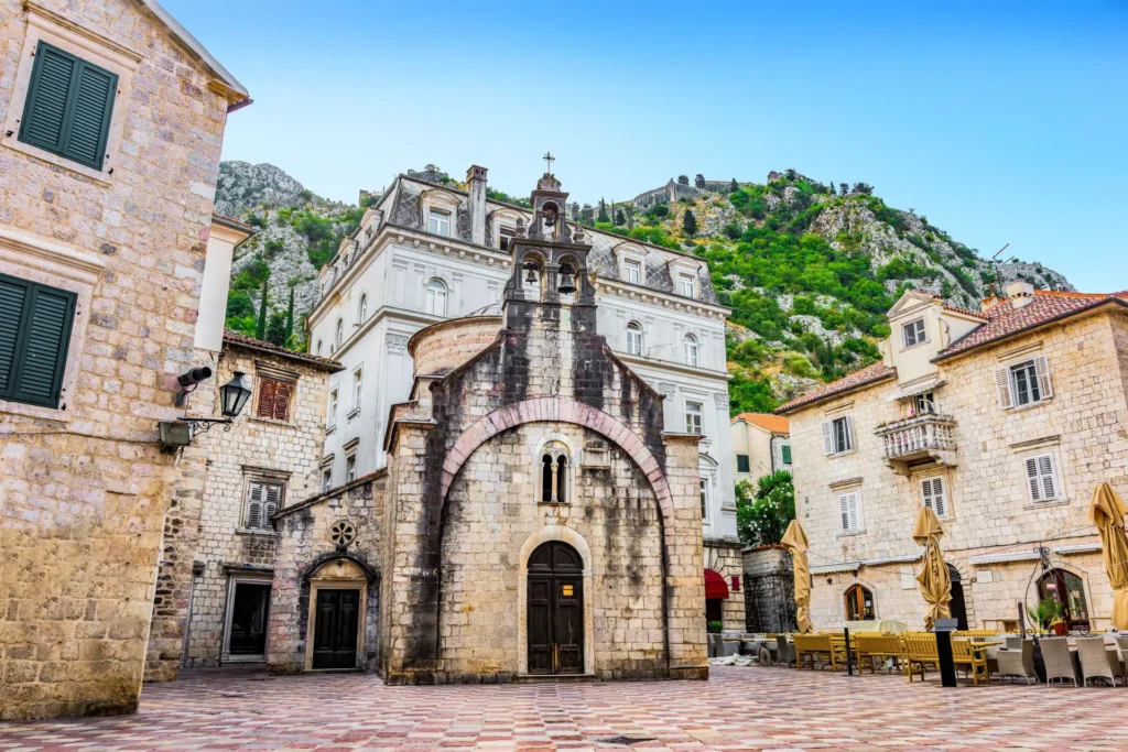 ⛪ Sveti Luka Kilisesi: Kotor’un Sessiz ve Simgesel Mirası