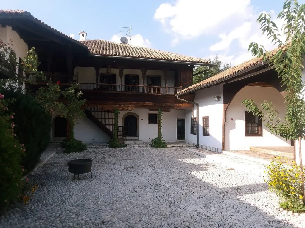 Svrzonun Evi