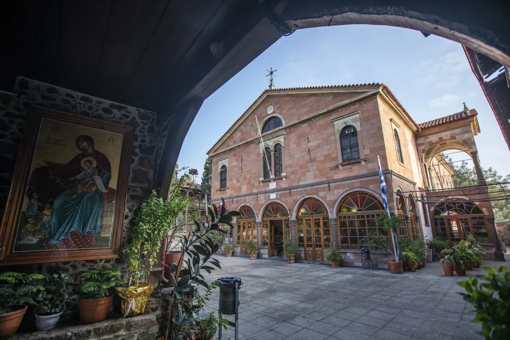 Agios Taxiarchis Manastırı