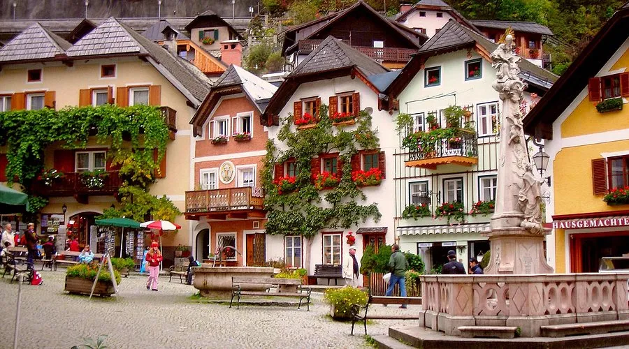 Hallstatt Kasaba Meydani Ve Carsisi Pars