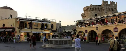 Hipokrat Meydanı (Hippocrates Square)