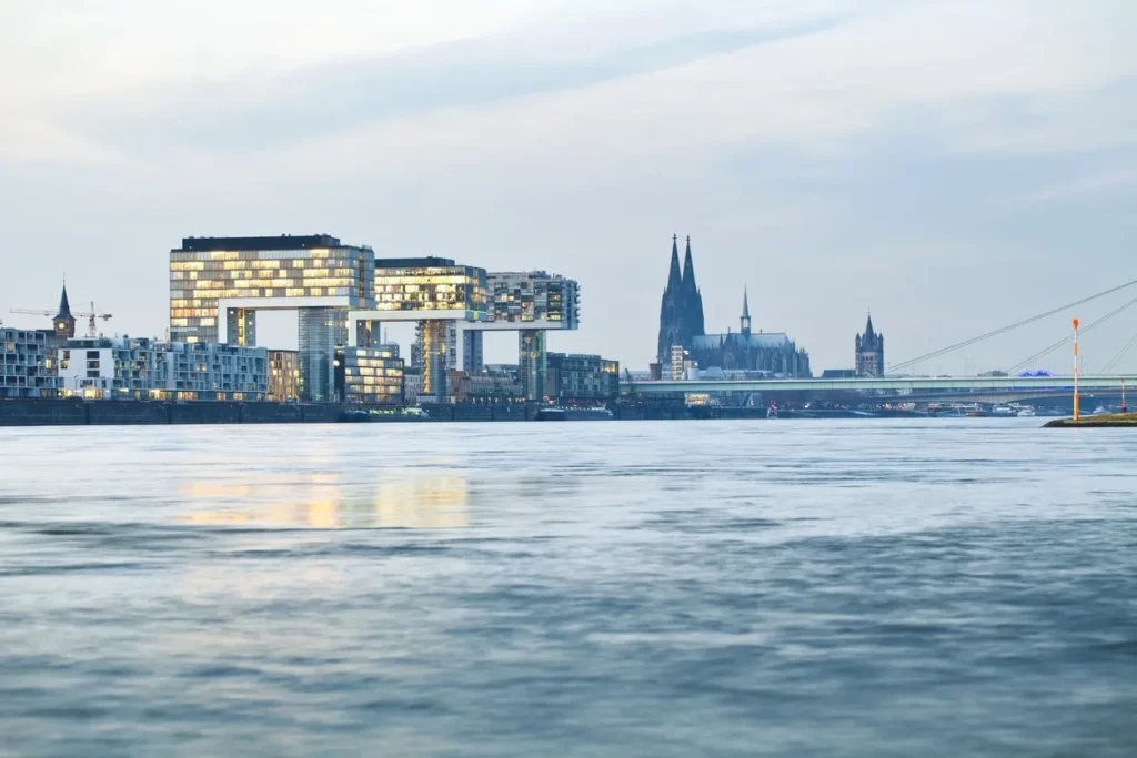 Köln Para Birimi ve Bahşiş Kültürü