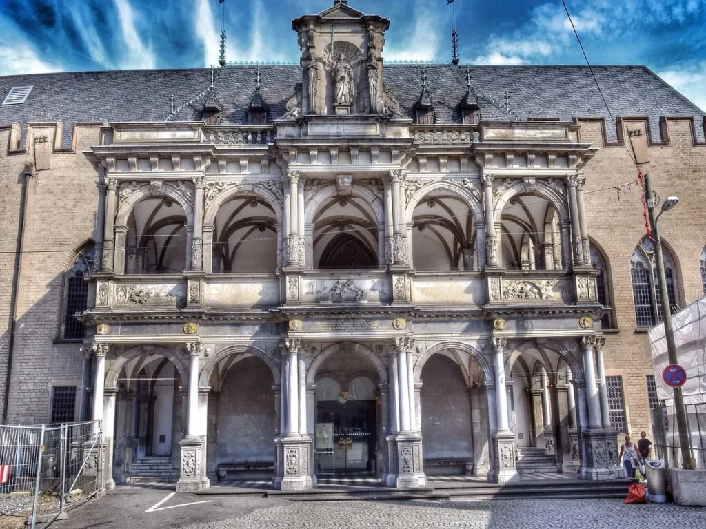 Kölner Rathaus (Köln Belediye Sarayı)