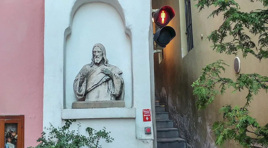 Pragues Narrowest Alley YeGez