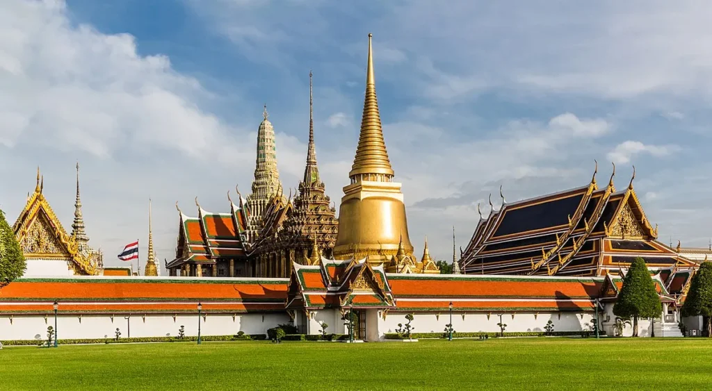 Wat Phra Kaew Zumrut Buda Tapinagi Pars