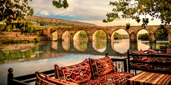 Diyarbakır’da Ne Yapılır? Mutlaka Yaşamanız Gereken 20 Harika Deneyim