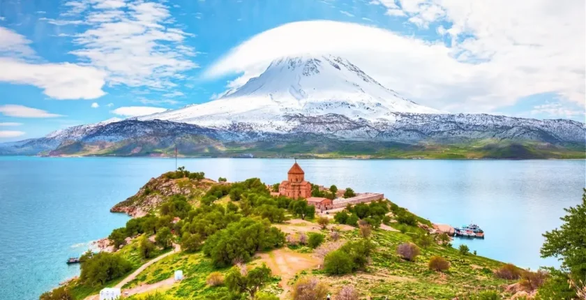 Van’da Ne Yapılır? Mutlaka Yaşamanız Gereken 17 Harika Deneyim