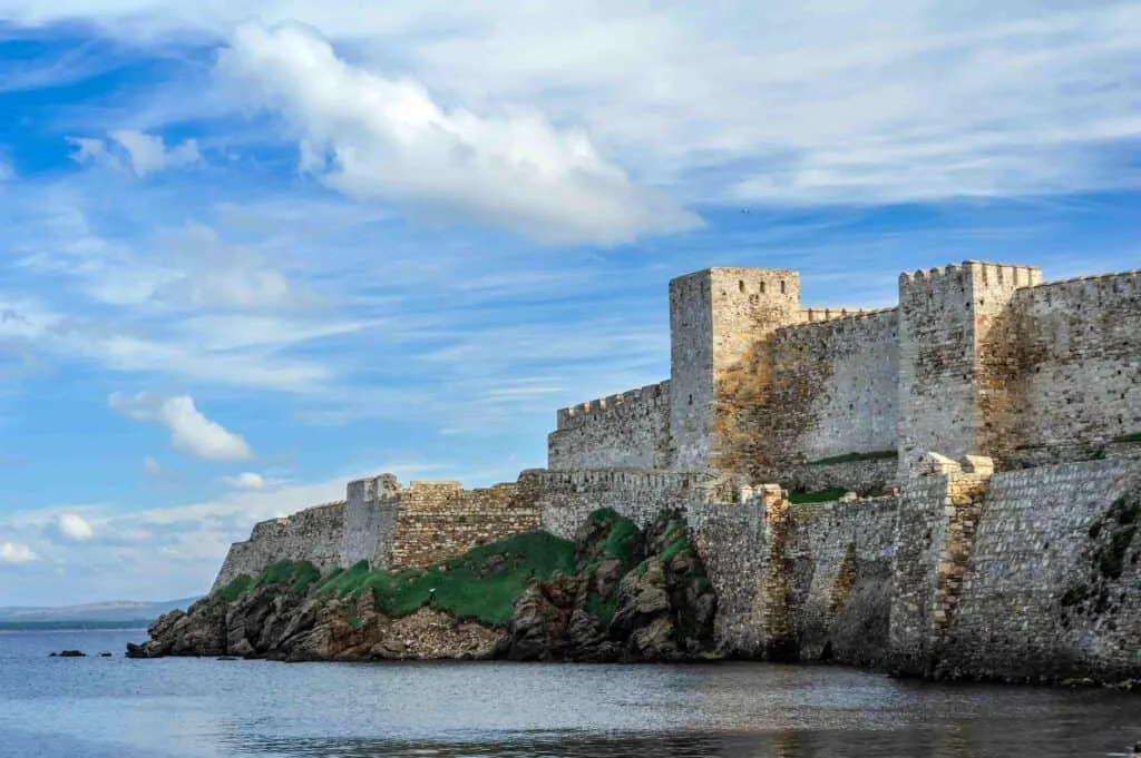 Adaların Rüzgarı, Asırlık Kaleler ve Sivil Hafıza