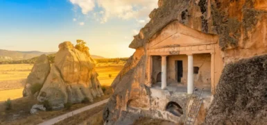 Afyonkarahisar Tarihi Yerler Rehberi: Frig Vadisi ve Karahisar Kalesi’nin Heybeti