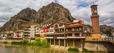 Amasya Tarihi Yerler Rehberi: Kral Kaya Mezarları ve Şehzadeler Yolu