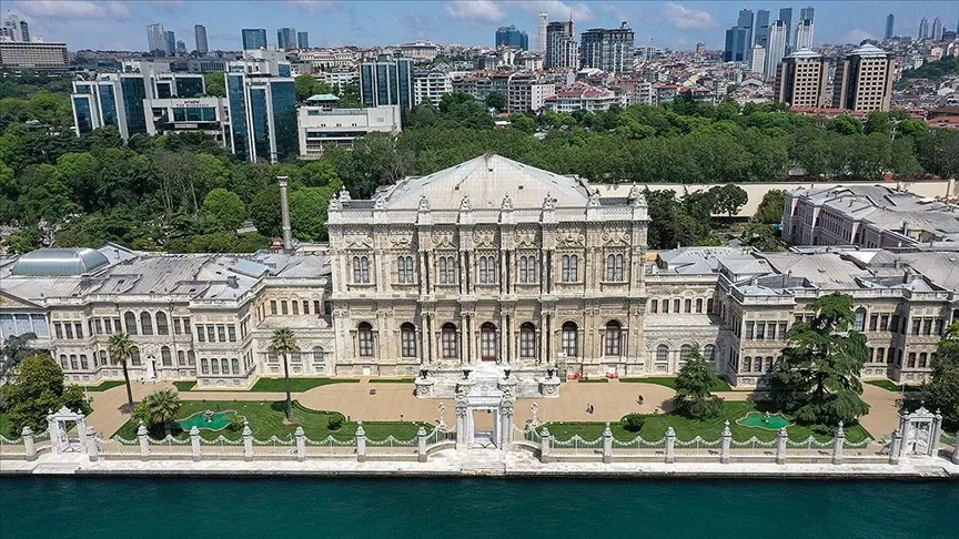 Boğaz'ın Gerdanlıkları: Dolmabahçe Sarayı