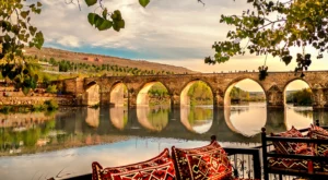 Diyarbakır Tarihi Yerler Rehberi: Surlar, Hevsel Bahçeleri ve Ulu Camii