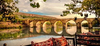 Diyarbakır Tarihi Yerler Rehberi: Surlar, Hevsel Bahçeleri ve Ulu Camii