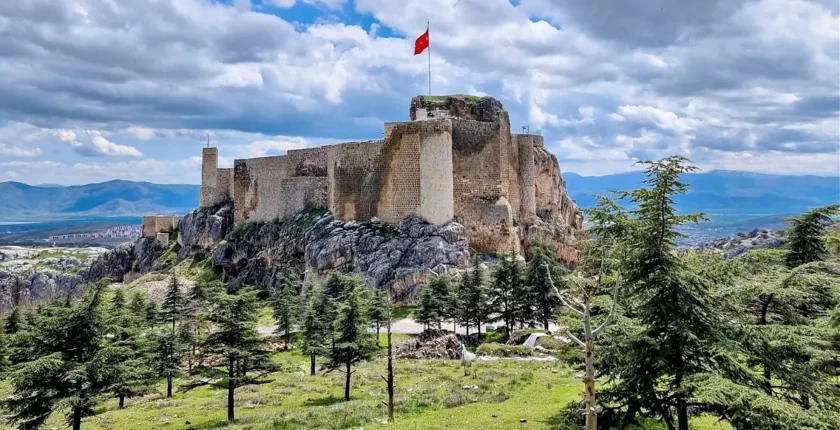Elazığ Tarihi Yerler Rehberi: Harput Kalesi ve Eğri Minare
