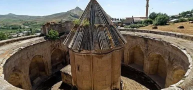 Erzincan Tarihi Yerler Rehberi: Altıntepe Urartu Kalesi ve Terzibaba