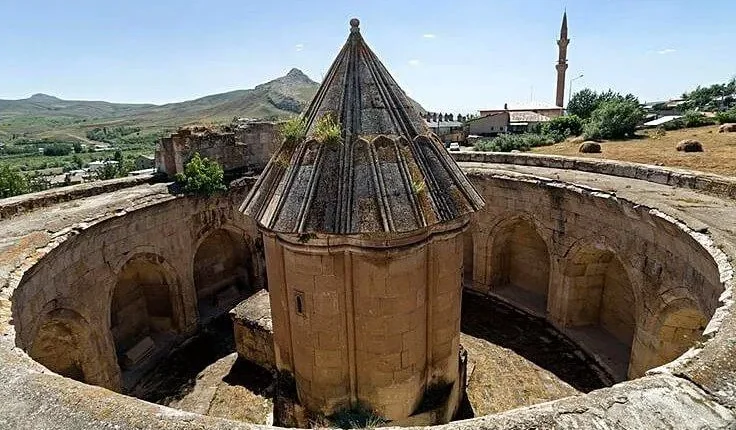 Erzincan Tarihi Yerler Rehberi: Altıntepe Urartu Kalesi ve Terzibaba