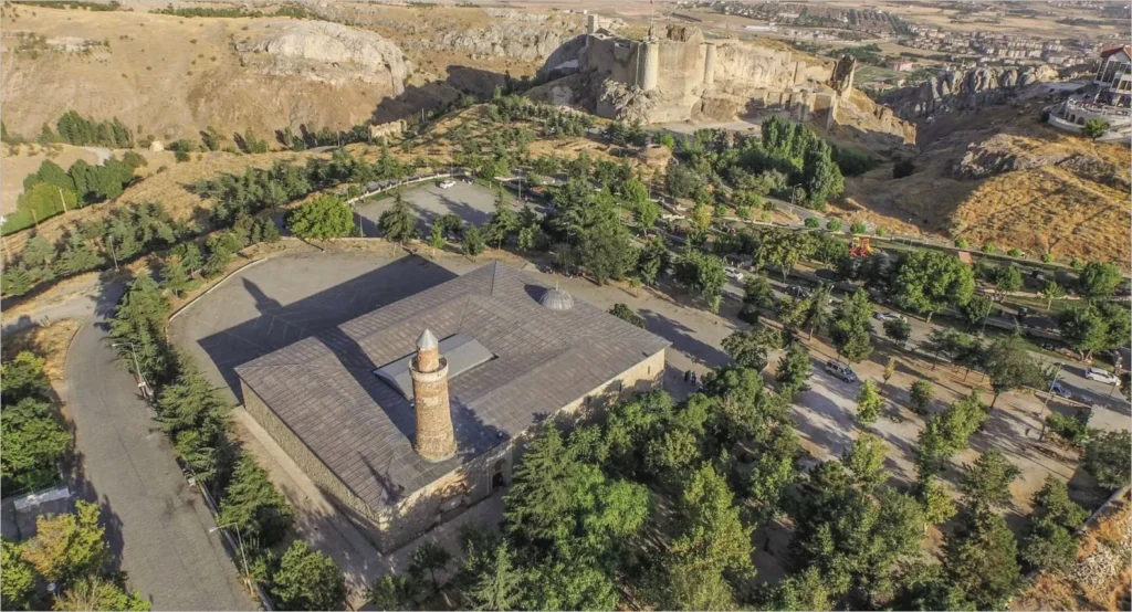 Kartal Yuvasındaki Kadim Başkent (Harput)