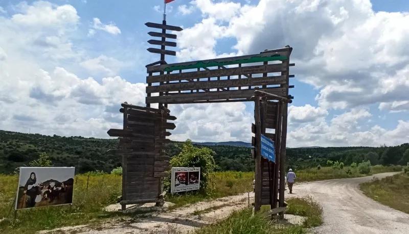Kurtuluşun Ayak İzleri, Sivil Hafıza ve Efsanevi Ahşap (Merkez)