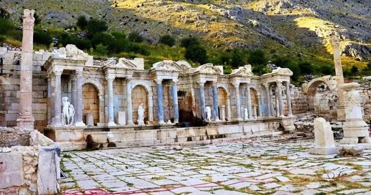 Bulutların Üzerindeki Aşk ve Suyun Sesi (Ağlasun)