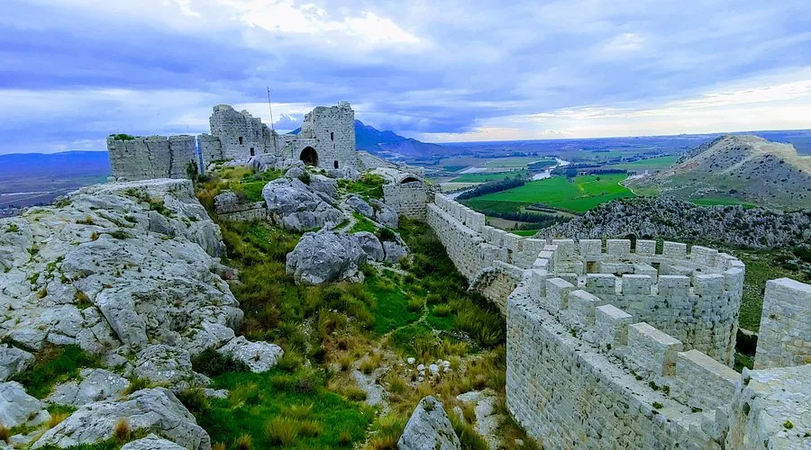 Yılan Kale (Şahmeran Kalesi)