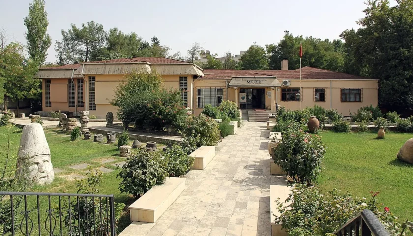 Adıyaman Müzeler Rehberi: Kommagene’nin Kalbi (Tüm Nemrut, Arkeoloji, Perre ve Kommagene Müzeleri Rehberi)