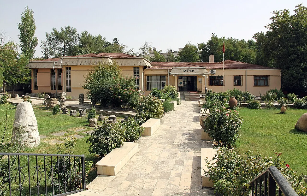 Adıyaman Müzeler Rehberi: Kommagene’nin Kalbi (Tüm Nemrut, Arkeoloji, Perre ve Kommagene Müzeleri Rehberi)