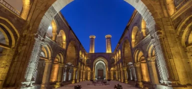 Erzurum Tarihi Yerler Rehberi: Çifte Minareli Medrese ve Aziziye Tabyaları