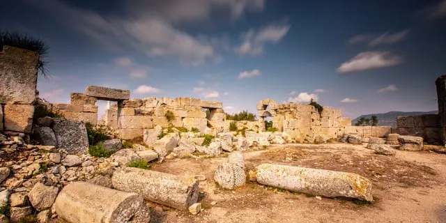 Hatay Tarihi Yerler Rehberi: Medeniyetler Korosu (St. Pierre Kilisesi & Titus Tüneli)