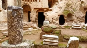 Niğde Tarihi Yerler Rehberi: Roma Havuzu ve Gümüşler Manastırı’nın Gizemi