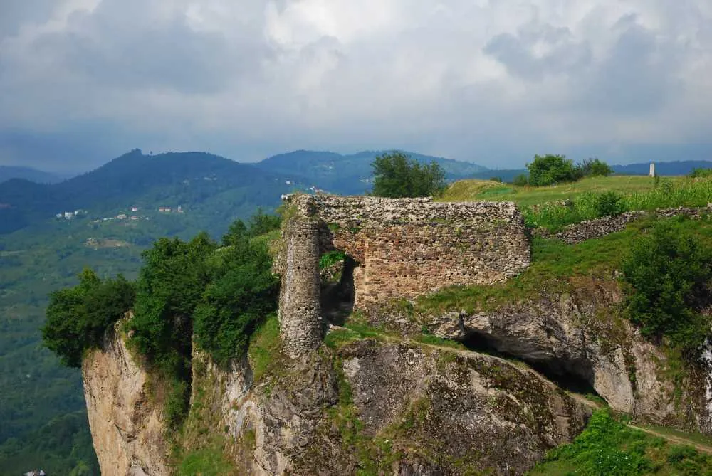 Yaylaların Hafızası, Antik Mezarlar ve Kemer Köprüler