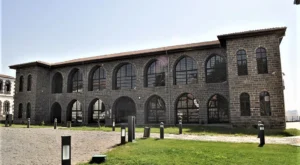 Diyarbakır Müzeler Rehberi: Surların İçindeki Hazine (Tüm İçkale, Edebiyat ve Kent Müzeleri Rehberi)