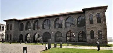 Diyarbakır Müzeler Rehberi: Surların İçindeki Hazine (Tüm İçkale, Edebiyat ve Kent Müzeleri Rehberi)