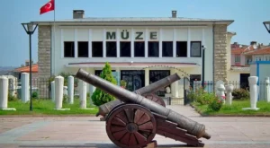 Edirne Müzeler Rehberi: Dârüşşifâ’nın Sırları (Tüm Sağlık, Saray, Arkeoloji ve Kent Müzeleri Rehberi)