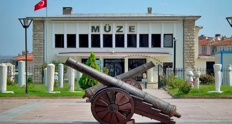 Edirne Müzeler Rehberi: Dârüşşifâ’nın Sırları (Tüm Sağlık, Saray, Arkeoloji ve Kent Müzeleri Rehberi)