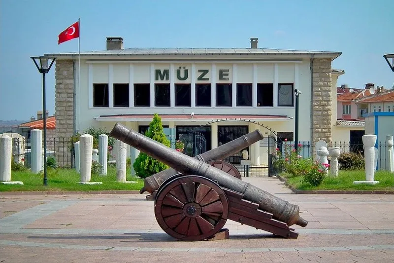Edirne Müzeler Rehberi: Dârüşşifâ’nın Sırları (Tüm Sağlık, Saray, Arkeoloji ve Kent Müzeleri Rehberi)