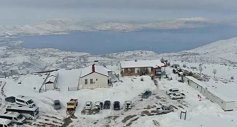 Elazığ Kışın Gezilecek Yerler: Hazarbaba’da Göl Manzaralı Kayak Keyfi