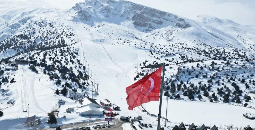 Erzincan Kışın Gezilecek Yerler: Donmuş Girlevik Şelalesi ve Ergan’da Kayak