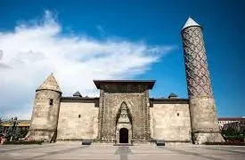 Erzurum Müzeler Rehberi: Cumhuriyet’in Temelleri (Tüm Kongre, Medrese, Arkeoloji ve Kale Müzeleri Rehberi)