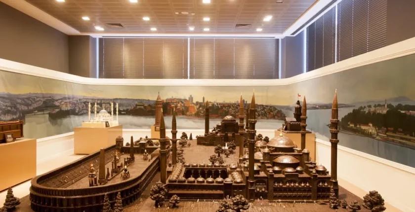 İstanbul Müzeler Rehberi: Saraylar, Kiliseler ve Arkeoloji (Tüm Tarih, Sanat ve İmparatorluk Müzeleri Rehberi)