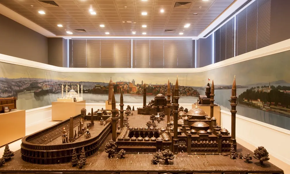 İstanbul Müzeler Rehberi: Saraylar, Kiliseler ve Arkeoloji (Tüm Tarih, Sanat ve İmparatorluk Müzeleri Rehberi)