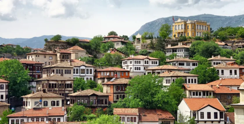 Karabük Kışın Gezilecek Yerler: Safranbolu’nun Beyaz Nostaljisi Karabük Kışın Gezilecek Yerler: Safranbolu’nun Beyaz Nostaljisi
